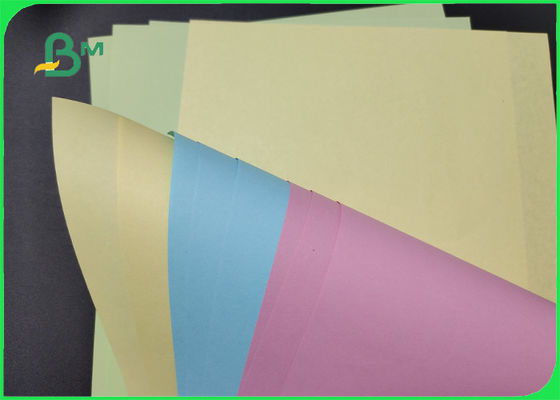 ورقة بطاقة بريستول غير المطلية 240gsm 300gsm اللون للحرف اليدوية على نحو سلس