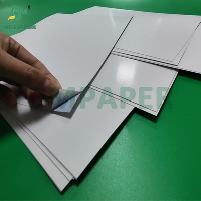 300 غرام 320 غرام ورق C2S الأزرق للبطاقات 71 × 65 سم ناعمة عالية