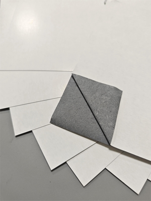 310 غرام مستدامة صديقة للبيئة أسود القلب سطح لامع ورق لعب 660x960mm