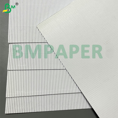 100Gsm قابلية الطباعة الورق المموج الأبيض الأحد الجانبي المزخرف للتعبئة الصندوق