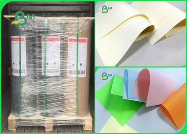 60 70 80gsm الورق الخالي من الخشب / ورق الأوفست الكريم أو غيرها من الألوان الأخرى في اللف
